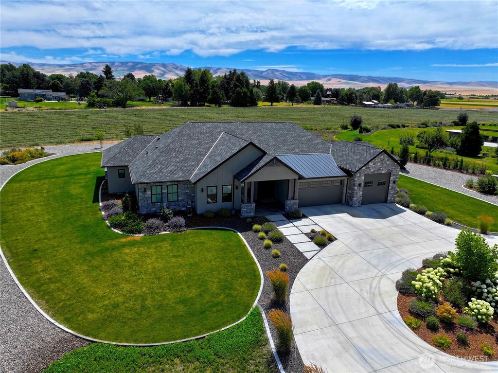 Photo of 3194 Sorrel Drive, Walla Walla, WA 99362 (MLS # 2562547)
