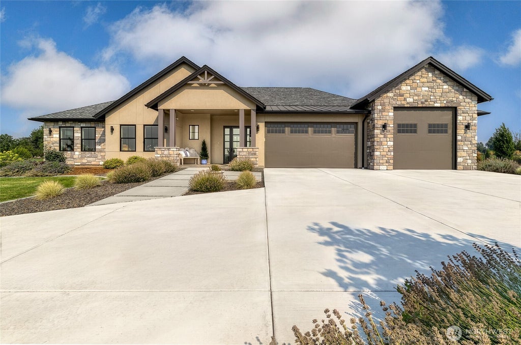 Photo of 3194 Sorrel Drive, Walla Walla, WA 99362 (MLS # 2562547)