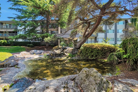 Photo of 2500 81st Avenue SE #329, Mercer Island, WA 98040 (MLS # 2548493)