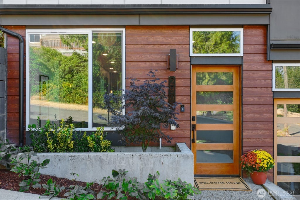 Photo of 2909 S Dearborn ST, Seattle, WA 98144 (MLS # 2579774)