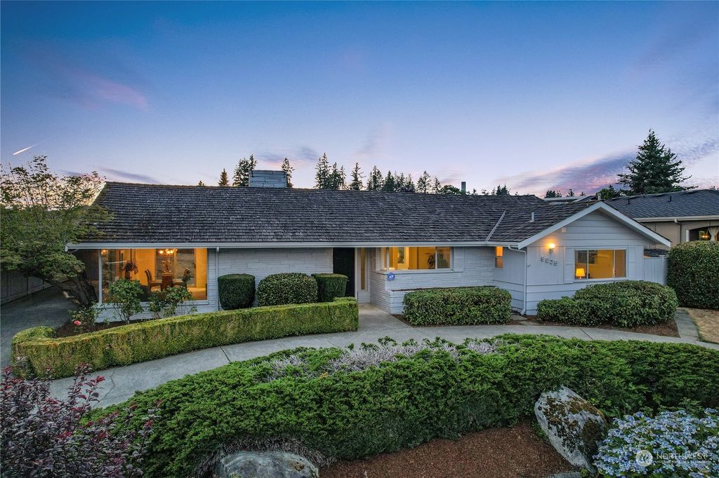 Photo of 9835 Vineyard Crest Crst, Bellevue, WA 98004 (MLS # 2143444)