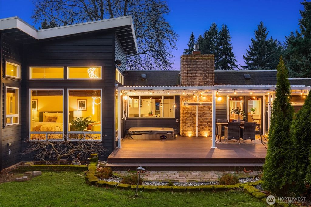 Photo of 20 Cascade Key, Bellevue, WA 98006 (MLS # 2498646)