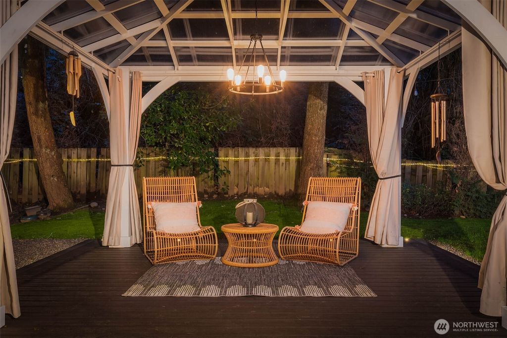 Photo of 20 Cascade Key, Bellevue, WA 98006 (MLS # 2498646)