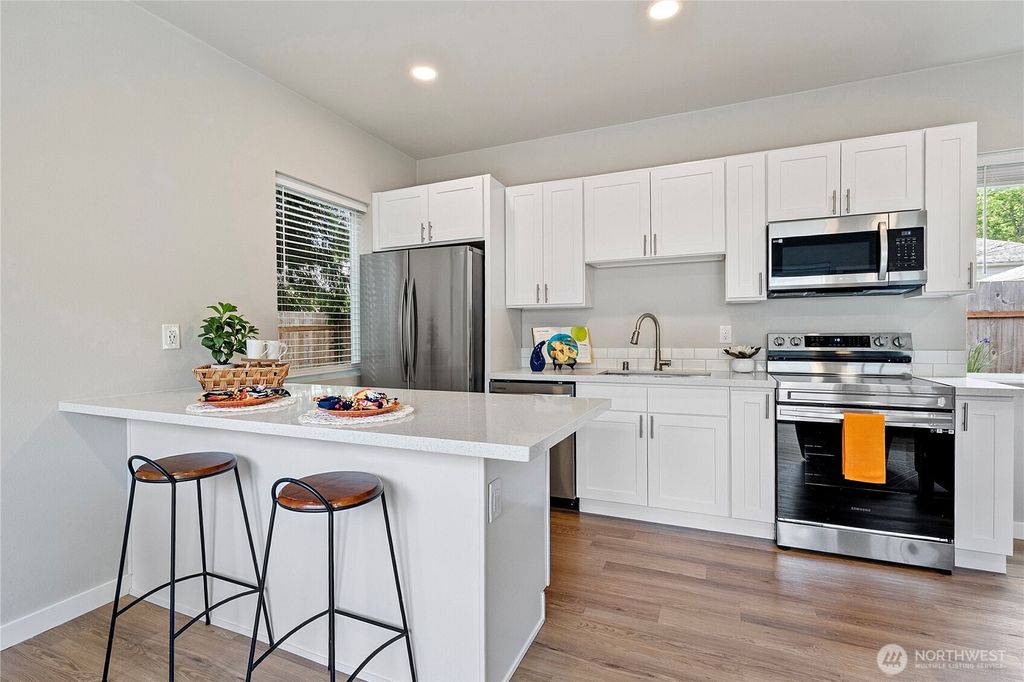 listing image 9362147755435620350