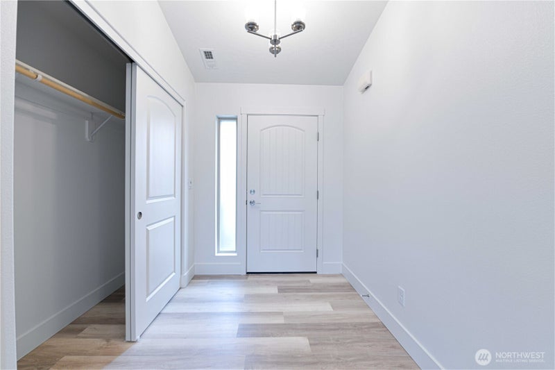 308 N Sandy Loop