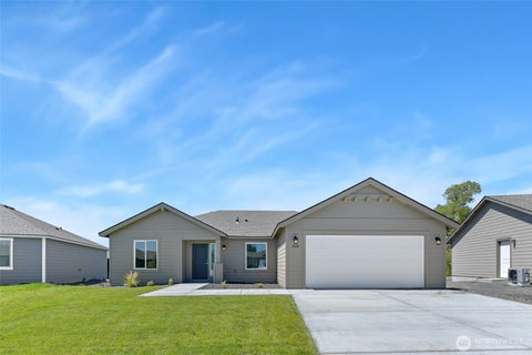 Photo of 308 N Sandy Loop, Moses Lake, WA 98837 (MLS # 2556747)
