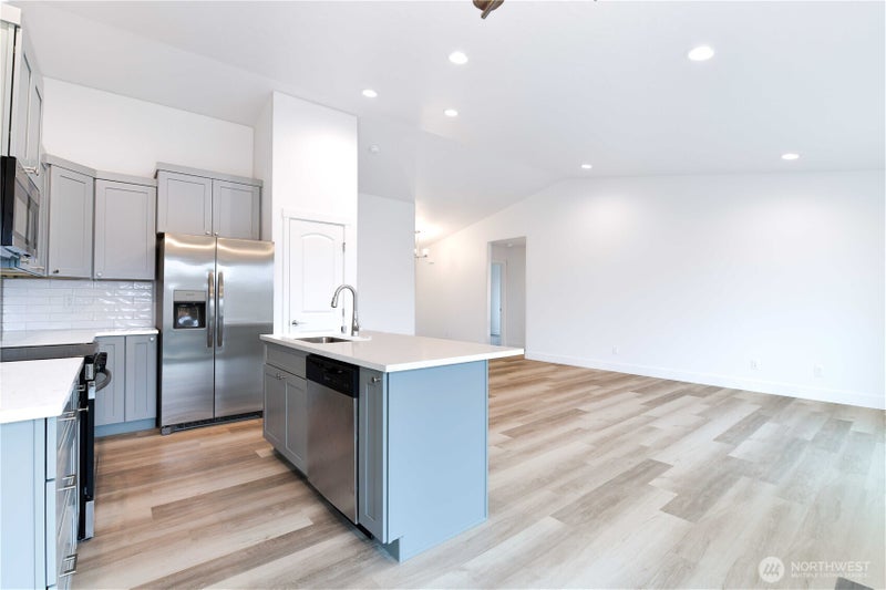 308 N Sandy Loop