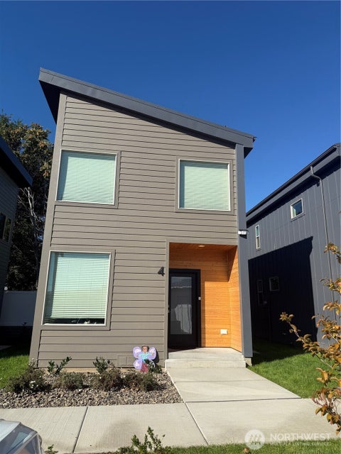 Photo of 1034 9th Street #4, Wenatchee, WA 98801 (MLS # 2589950)