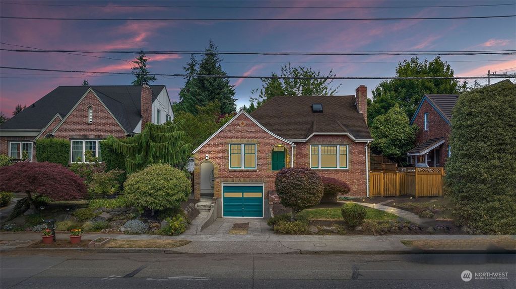 Photo of 9008 5th Avenue NE, Seattle, WA 98115 (MLS # 2191092)