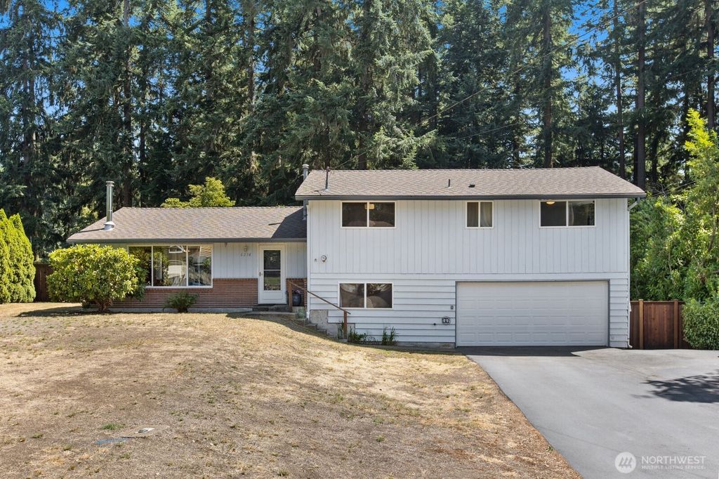 Photo of 6216 189th Place SW, Lynnwood, WA 98036 (MLS # 2559460)