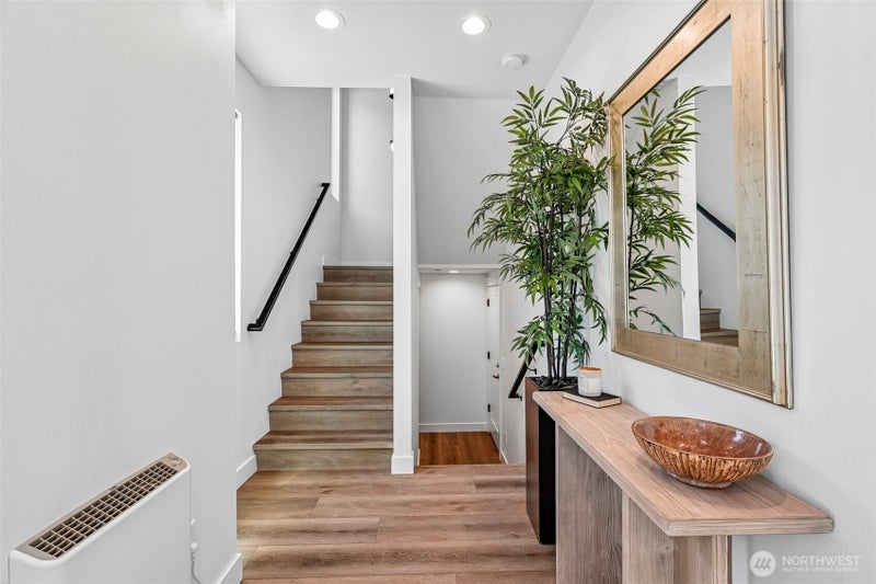 117 6th Street E