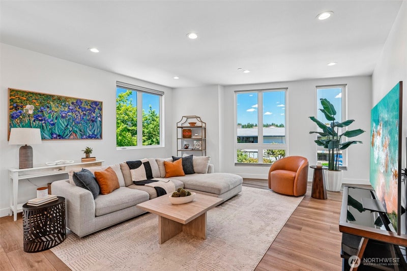 117 6th Street E