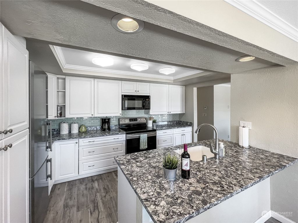 Photo of 2930 76th Avenue SE #A-302, Mercer Island, WA 98040 (MLS # 2057789)