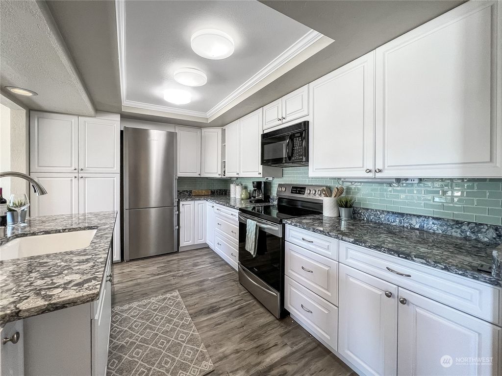 Photo of 2930 76th Avenue SE #A-302, Mercer Island, WA 98040 (MLS # 2057789)