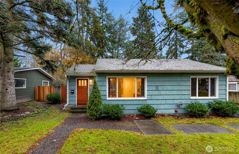 Photo of 16040 26th Avenue NE, Shoreline, WA 98155 (MLS # 2455995)