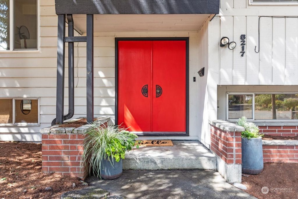 Photo of 5217 122nd Place SE, Bellevue, WA 98006 (MLS # 2162632)