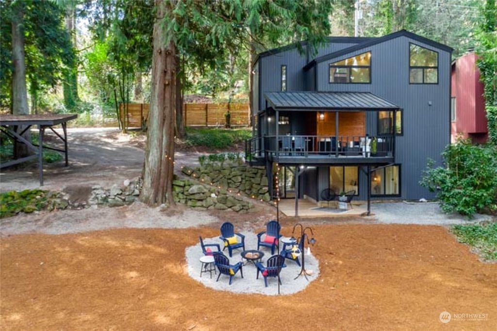 Photo of 16704 SE Newport Way, Bellevue, WA 98006 (MLS # 2218082)