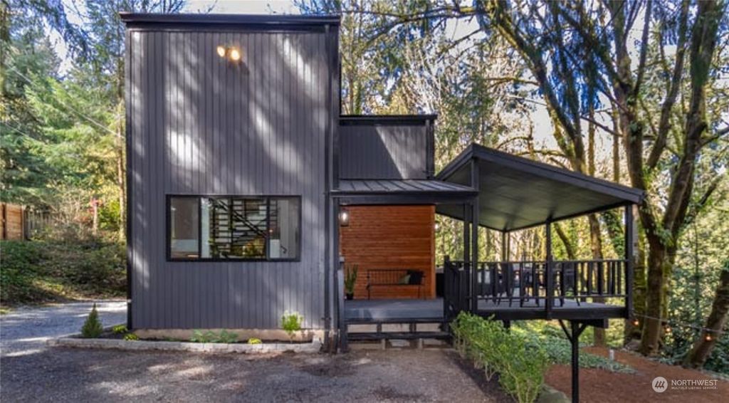 Photo of 16704 SE Newport Way, Bellevue, WA 98006 (MLS # 2218082)