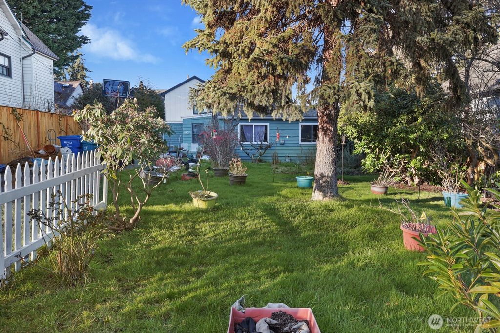 Photo of 528 N 70th Street, Seattle, WA 98103 (MLS # 2504273)