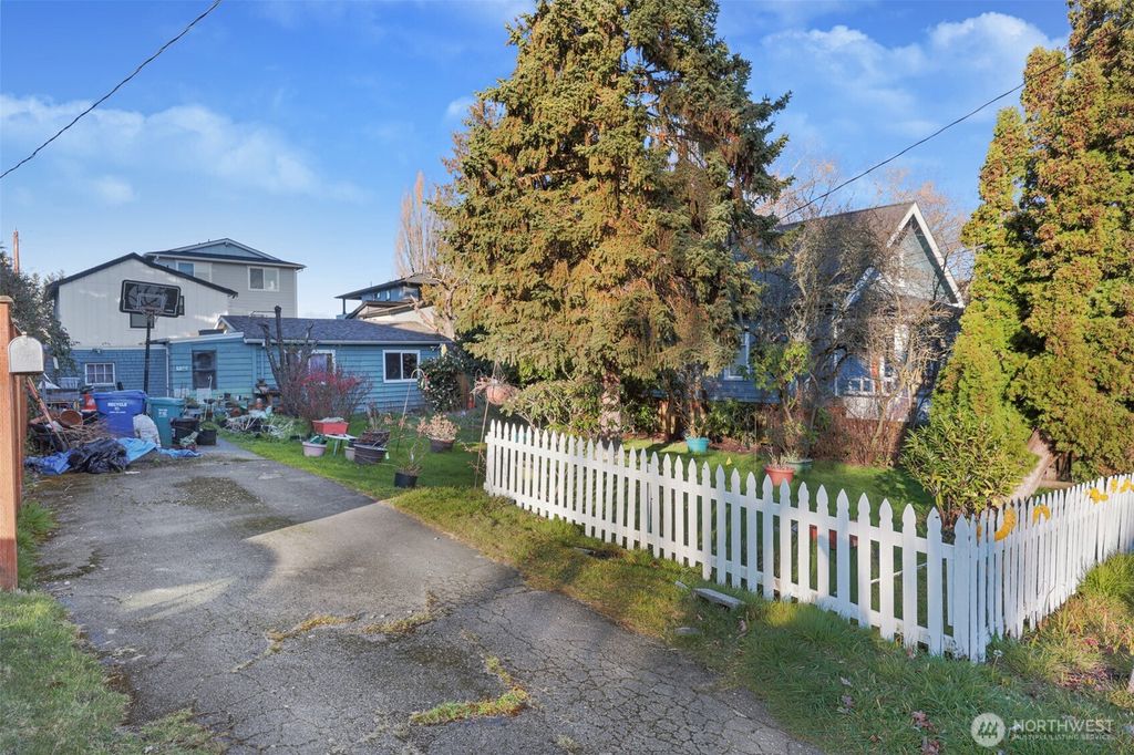 Photo of 528 N 70th Street, Seattle, WA 98103 (MLS # 2504273)