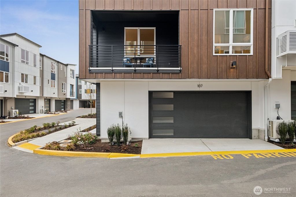 Photo of 12237 137th Place NE #2806, Redmond, WA 98052 (MLS # 2469330)