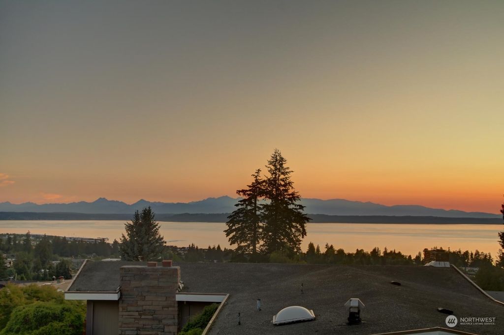Photo of 1251 Vista Way, Edmonds, WA 98020 (MLS # 2276576)