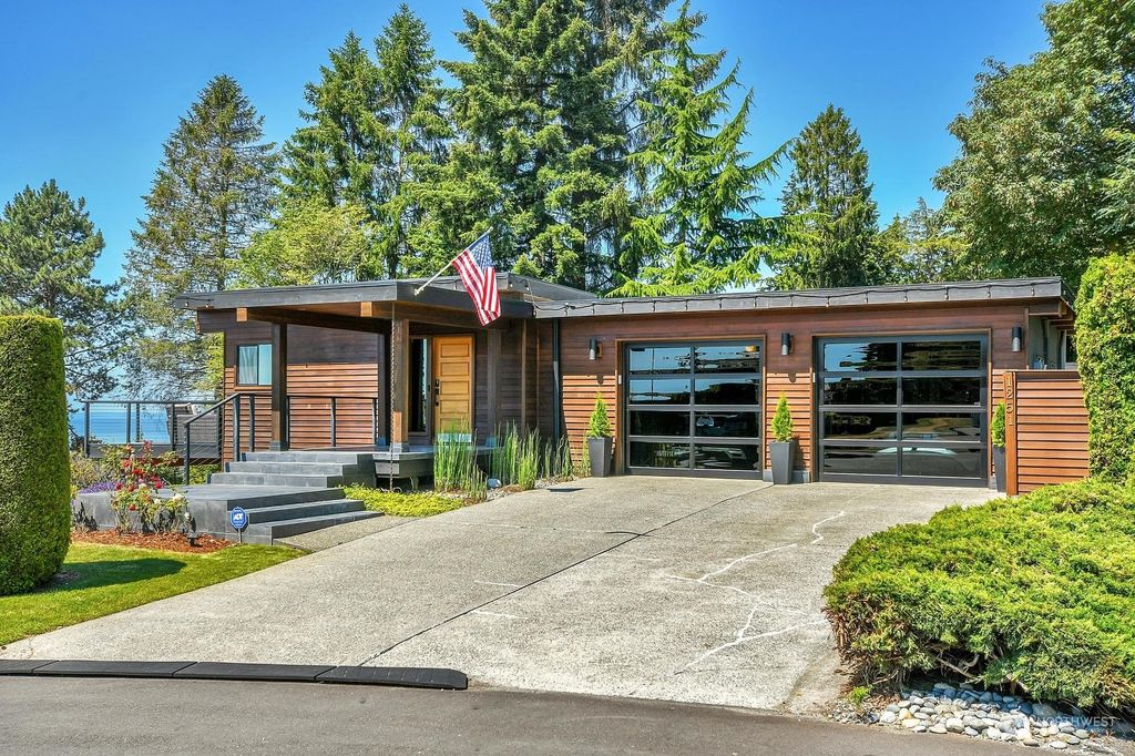 Photo of 1251 Vista Way, Edmonds, WA 98020 (MLS # 2276576)