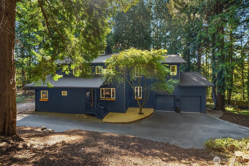 Photo of 9565 NE DANIEL Court, Bainbridge Island, WA 98110 (MLS # 2584714)