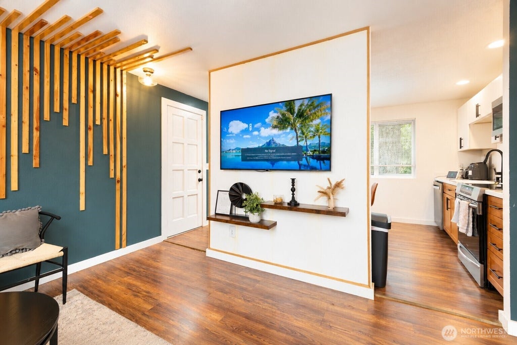 Photo of 13444 123rd Avenue NE, Kirkland, WA 98034 (MLS # 2584870)