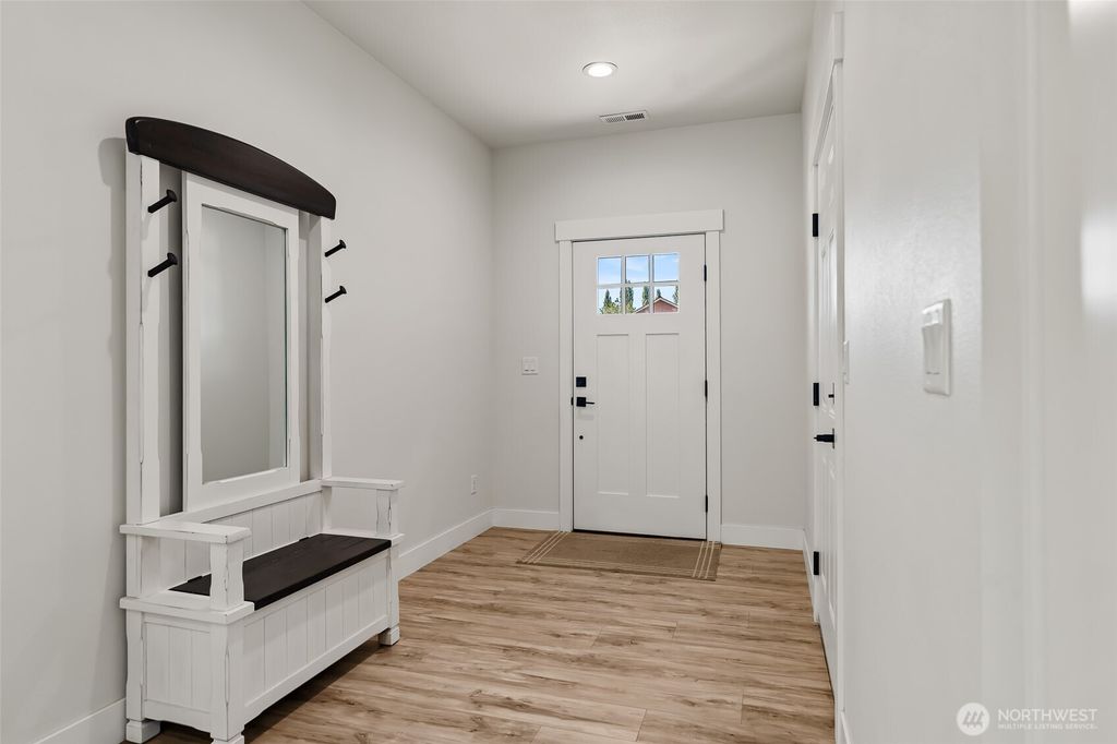 Photo of 6078 Murray Way NE, Moses Lake, WA 98837 (MLS # 2521418)