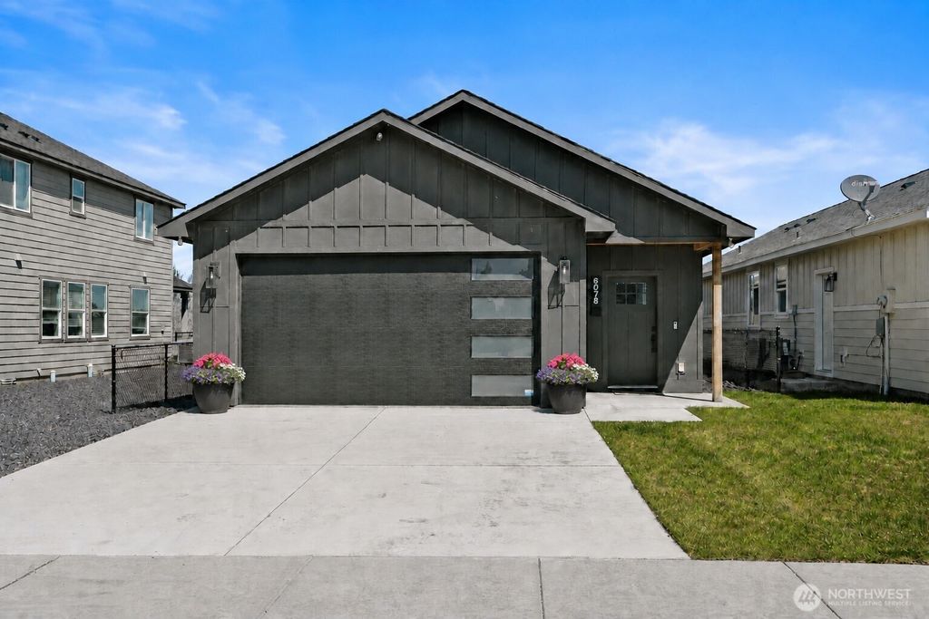 Photo of 6078 Murray Way NE, Moses Lake, WA 98837 (MLS # 2521418)