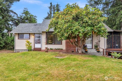 Photo of 4315 Thomson Avenue, Everett, WA 98203 (MLS # 2548941)
