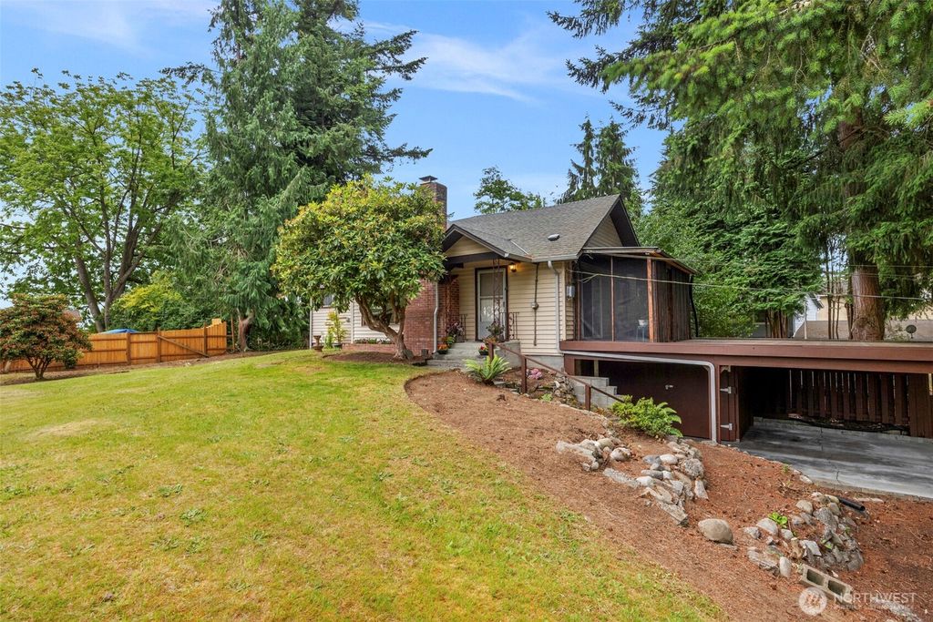 Photo of 4315 Thomson Avenue, Everett, WA 98203 (MLS # 2548941)
