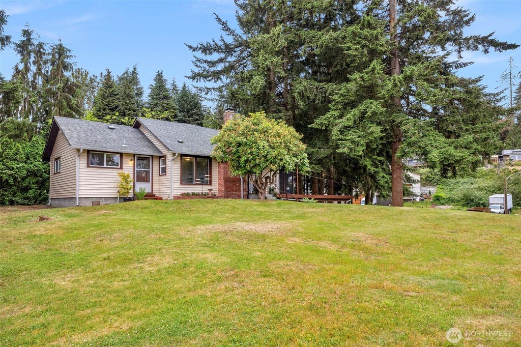 Photo of 4315 Thomson Avenue, Everett, WA 98203 (MLS # 2548941)