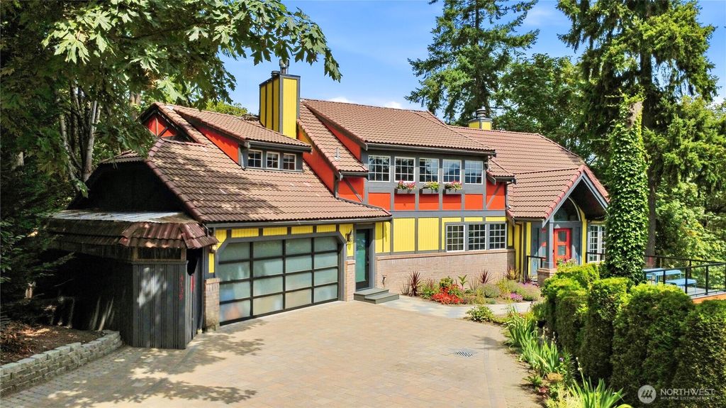 Photo of 4739 Fernridge Lane, Mercer Island, WA 98040 (MLS # 2557722)