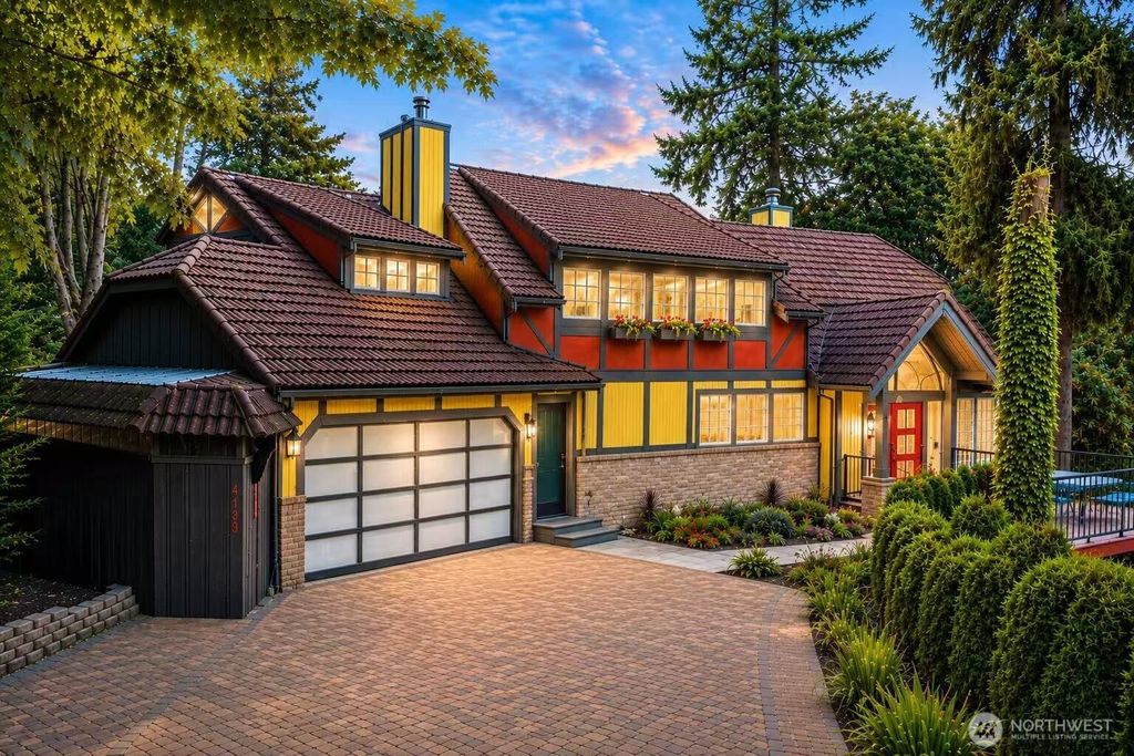 Photo of 4739 Fernridge Lane, Mercer Island, WA 98040 (MLS # 2557722)