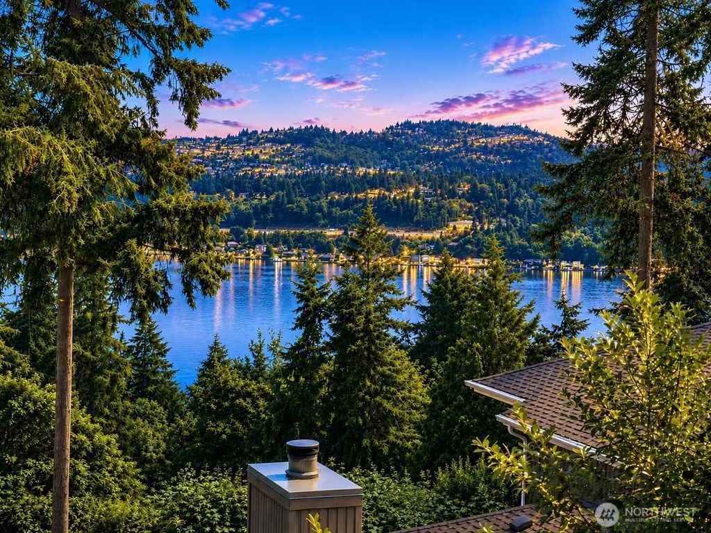 Photo of 4739 Fernridge Lane, Mercer Island, WA 98040 (MLS # 2557722)