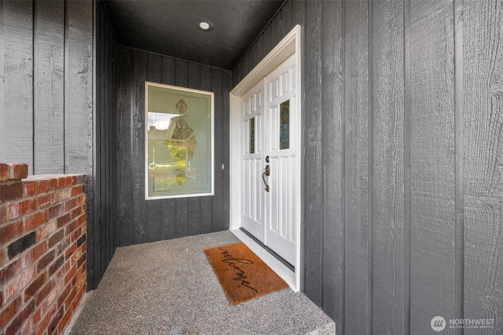 Photo of 1623 Edgemoor Lane, Everett, WA 98203 (MLS # 2506832)