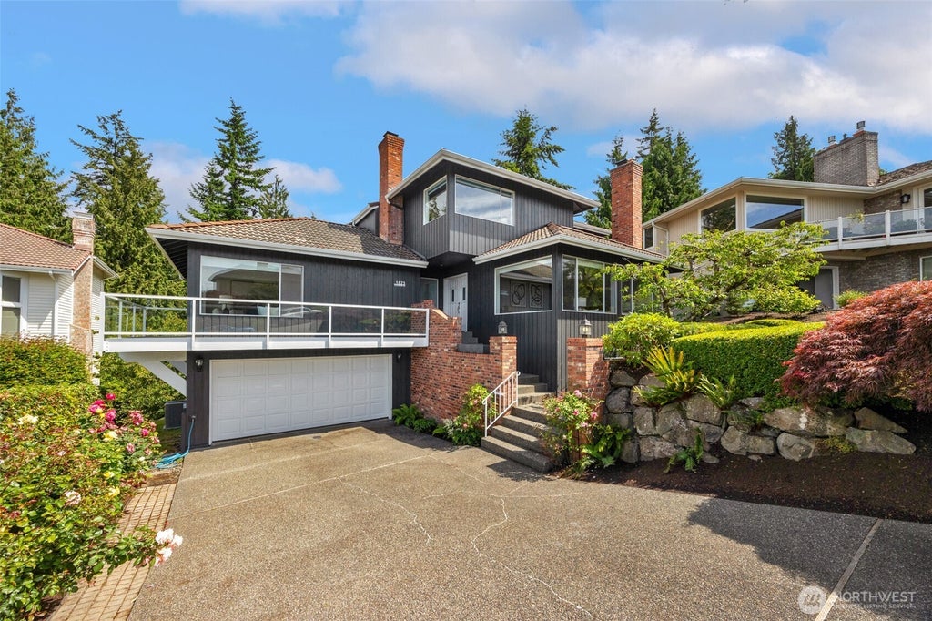 Photo of 1623 Edgemoor Lane, Everett, WA 98203 (MLS # 2506832)
