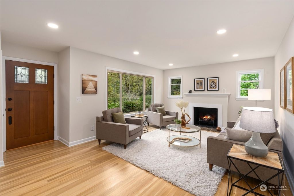 Photo of 9804 Ravenna Avenue NE, Seattle, WA 98115 (MLS # 2228362)
