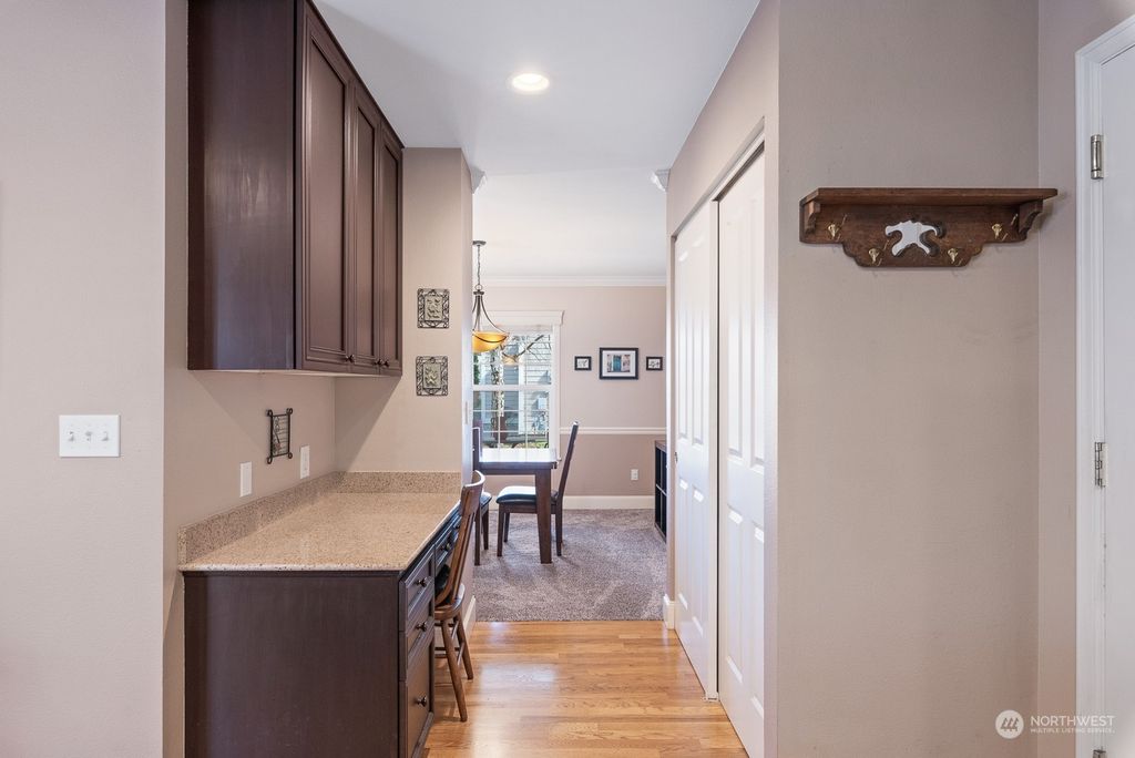 listing image 9364880303003750892