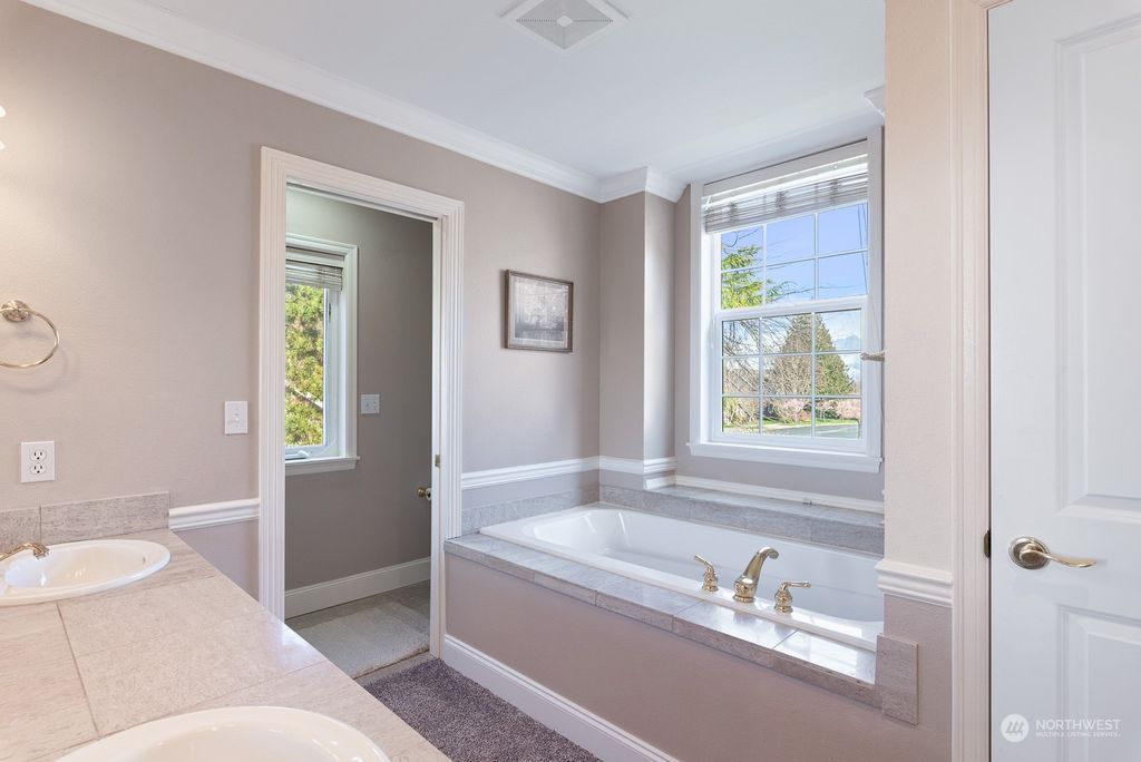 listing image 9360956130456262171