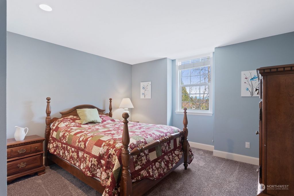 listing image 9369930417648826607