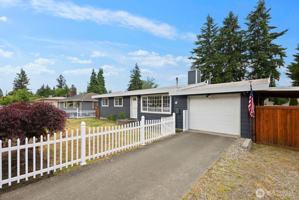 Photo of 2119 Aberdeen Avenue NE, Renton, WA 98056 (MLS # 2552581)