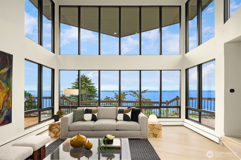 2583 Magnolia Boulevard W