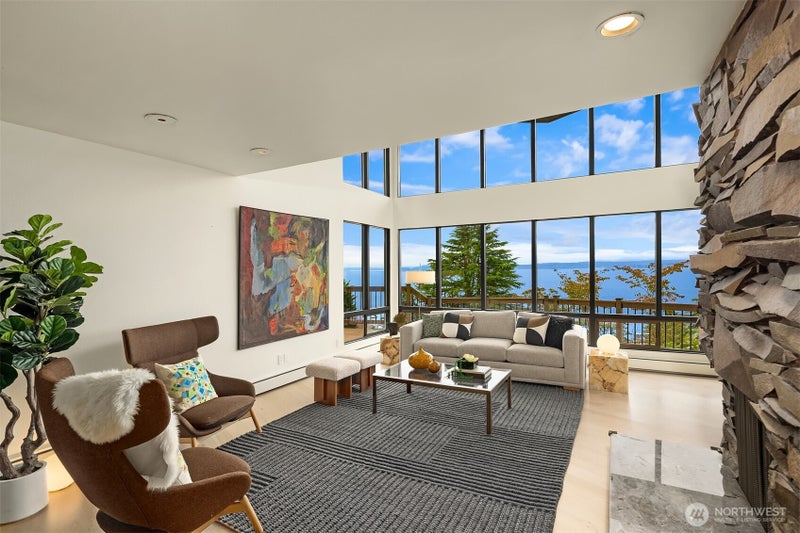 2583 Magnolia Boulevard W