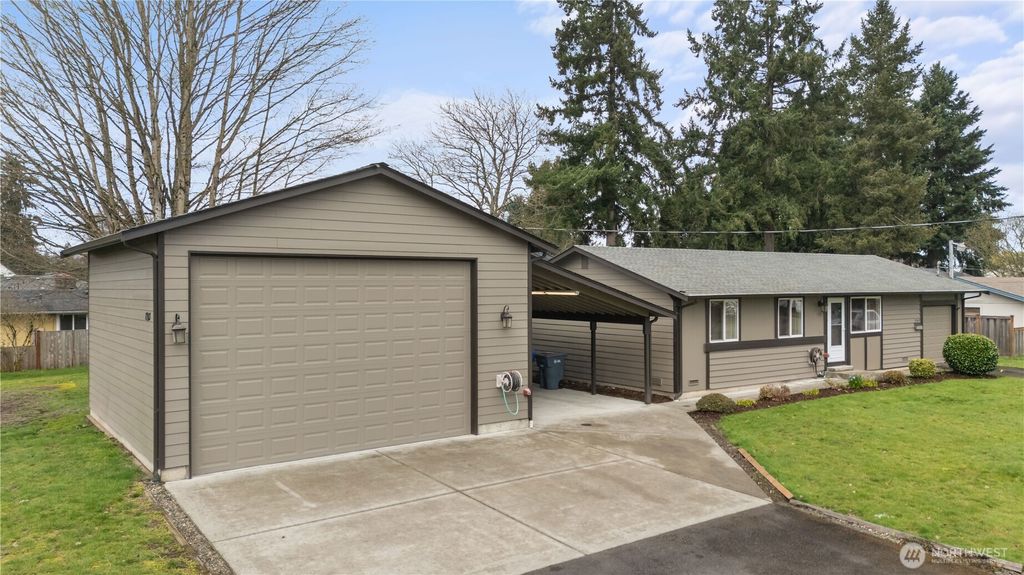 Photo of 1703 4th Avenue NW, Puyallup, WA 98371 (MLS # 2489793)
