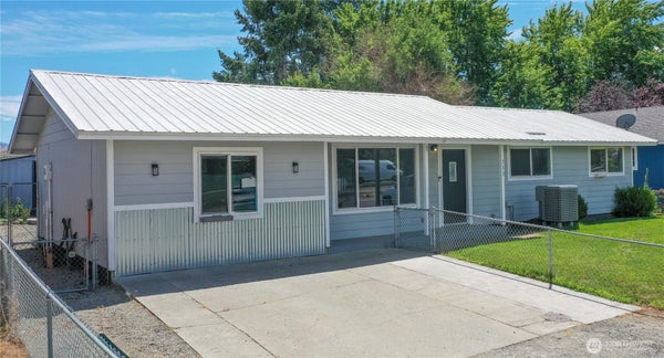 733 RIDGE PL, OMAK, WA 98841 - Image d8da428f6972a0bbd8d74004aadde02f/1305455968