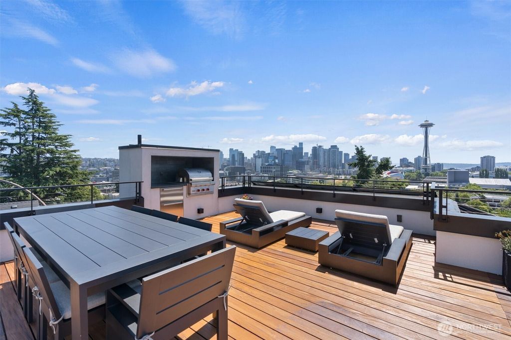 Photo of 362 Ward Street, Seattle, WA 98109 (MLS # 2483541)