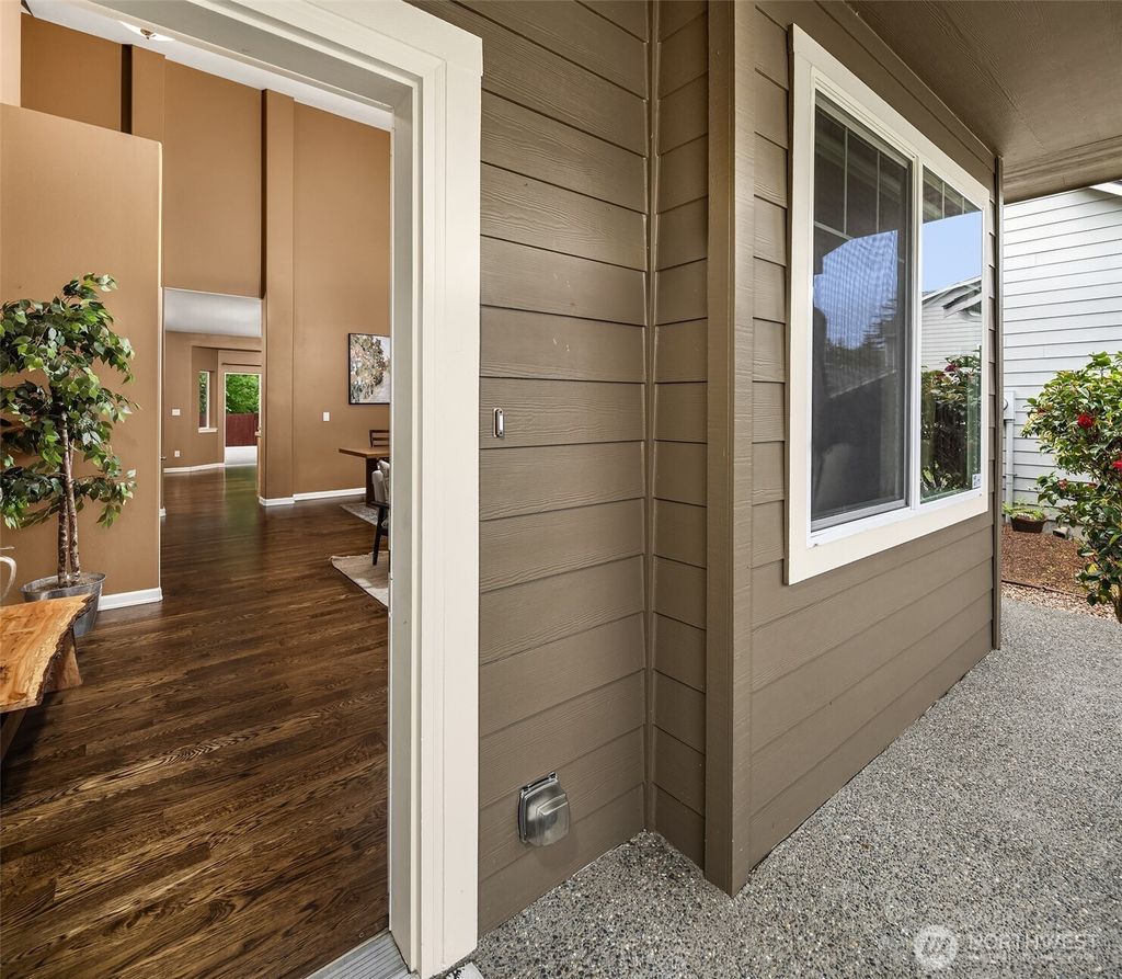 Photo of 5621 SE 2nd Court, Renton, WA 98059 (MLS # 2371901)